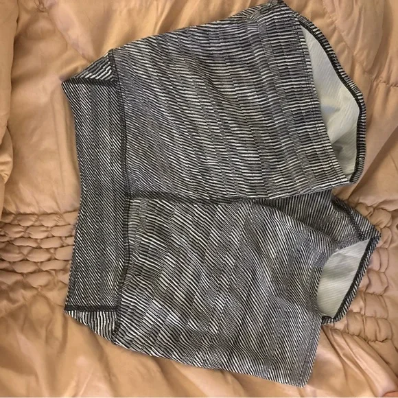 Lululemon Limited edition Nulux High-Rise Running Short 4” - Picture 3 of 4